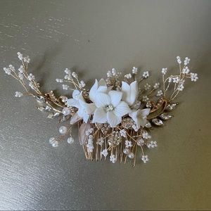 NEW! White flowers bridal hair piece
